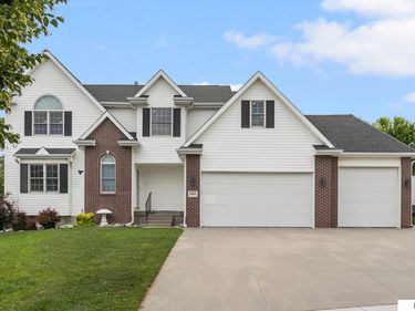 9360 Benziger Drive, Lincoln, NE 68526