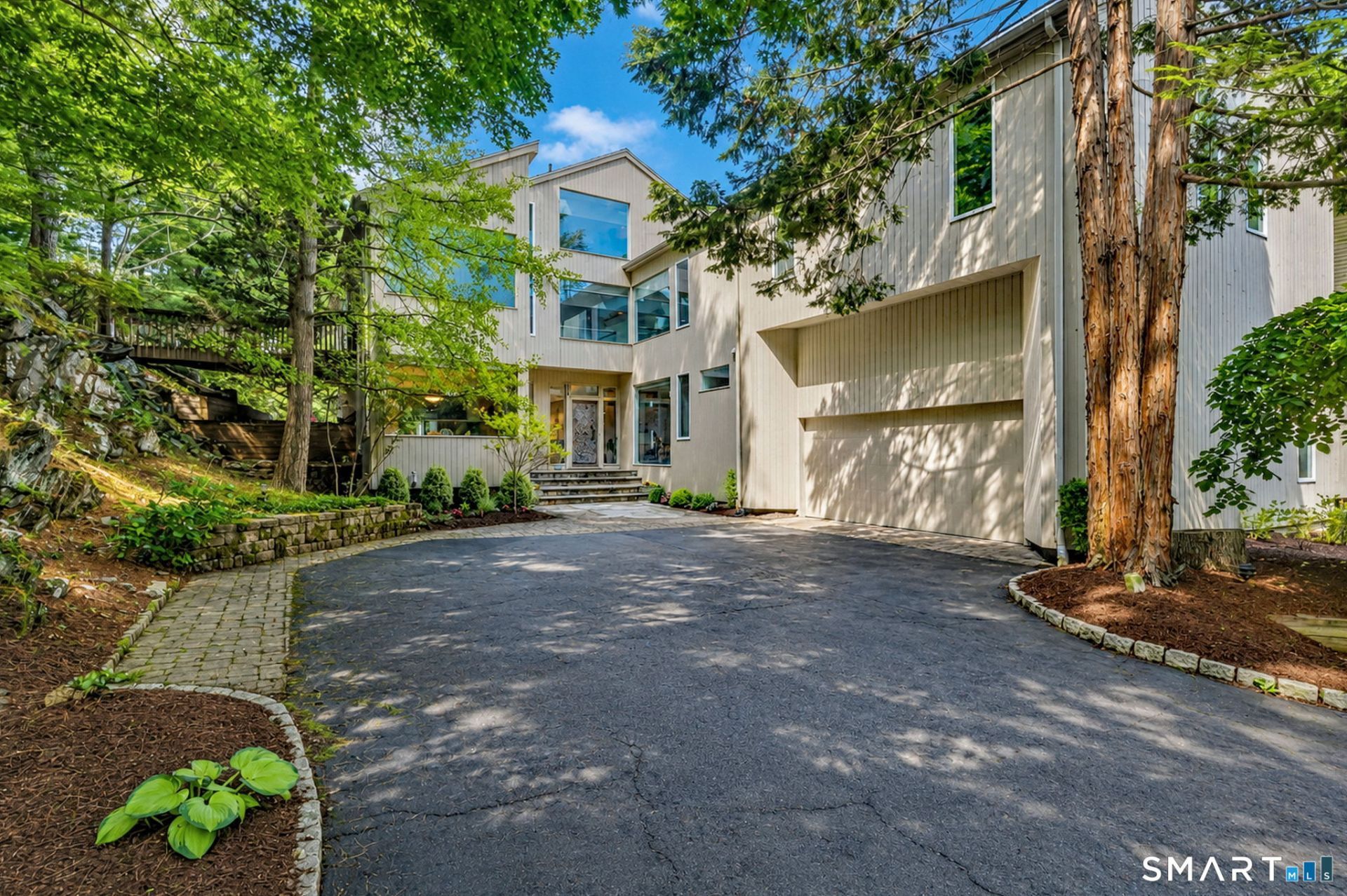 25 Milan, Woodbridge, CT 06525 Main Photo