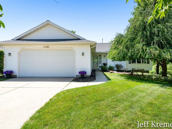 5286 Debbie Court SW, Grandville, MI 49418