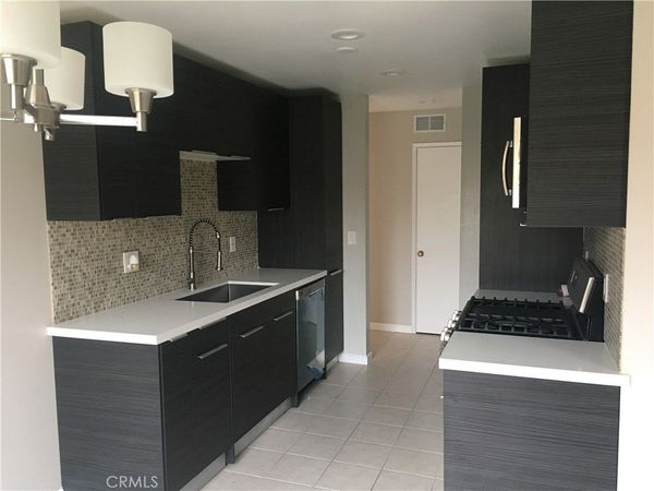 700 W La Veta Avenue, Unit G8, Orange, CA 92868