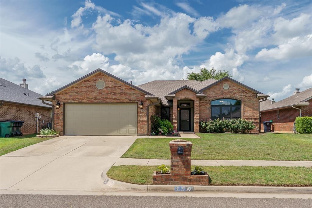 717 SW 155th Place, Oklahoma City, OK 73170 Main Photo