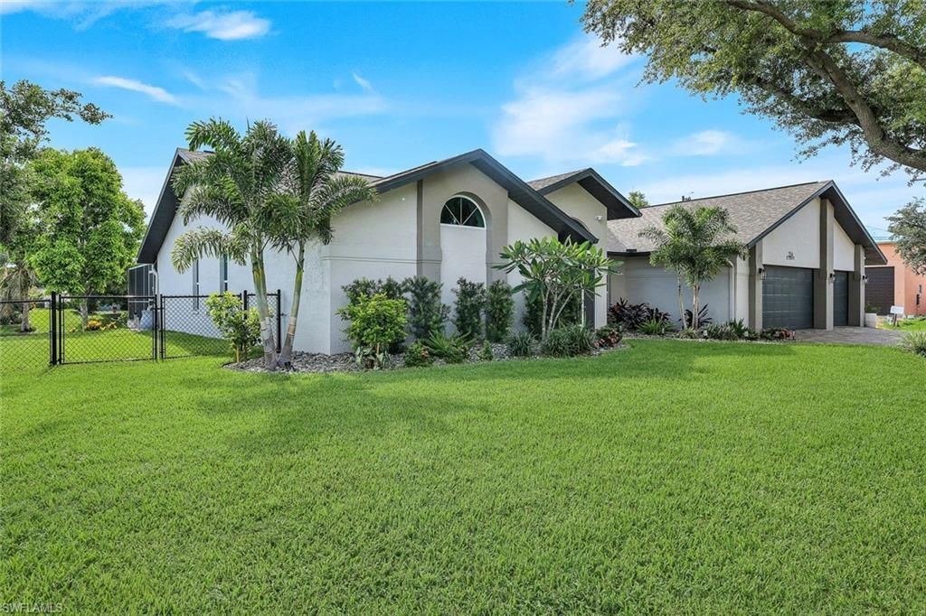 204 SE 20th Pl , Cape Coral, FL 33990 Photo