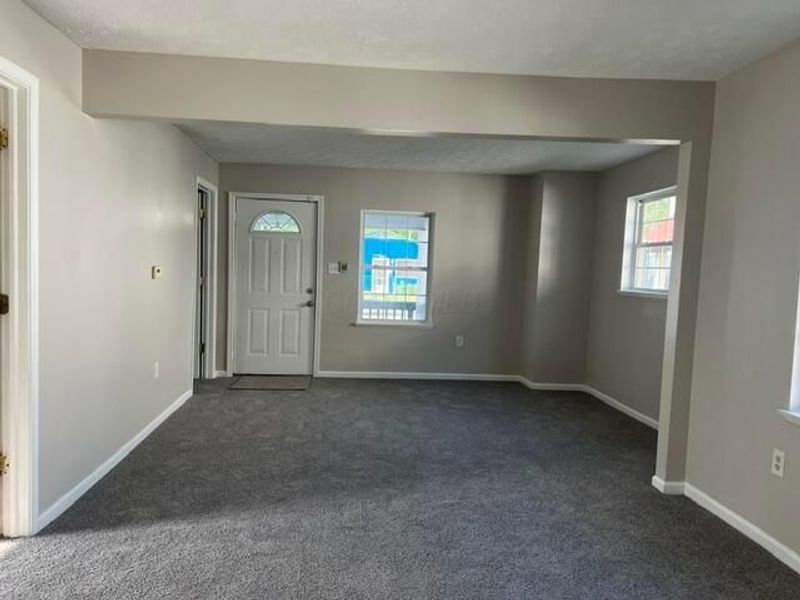 2854 E 11th Avenue, Columbus, OH 43219 Photo 2