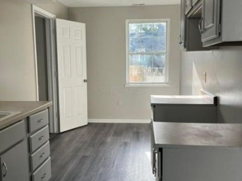 2854 E 11th Avenue, Columbus, OH 43219 Photo 4