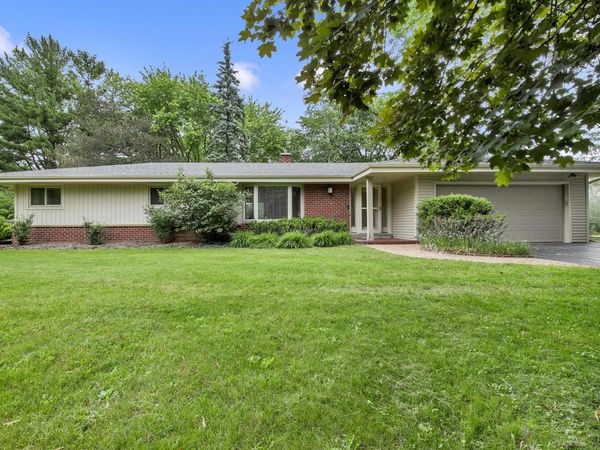 2614 W Chestnut ROAD, Mequon, WI 53092