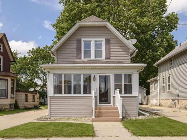 740 W College AVENUE, Waukesha, WI 53186