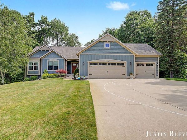 5515 Hagenvale Court NE, Rockford, MI 49341