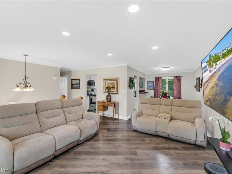 9412 Munich Drive, Parma, OH 44130 Photo 6
