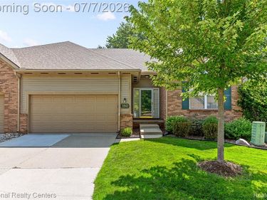180 Winslow Circle, Commerce Twp, MI 48390