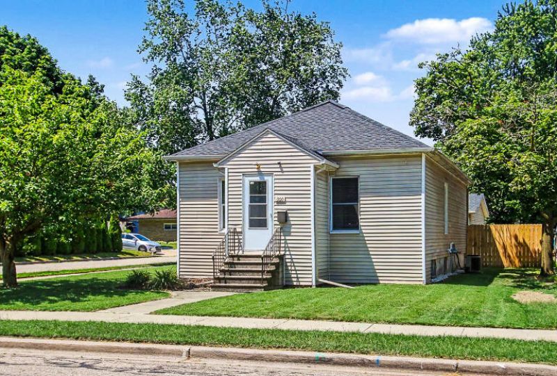 300 N Ottawa Street, Zeeland, MI 49464 Main Photo