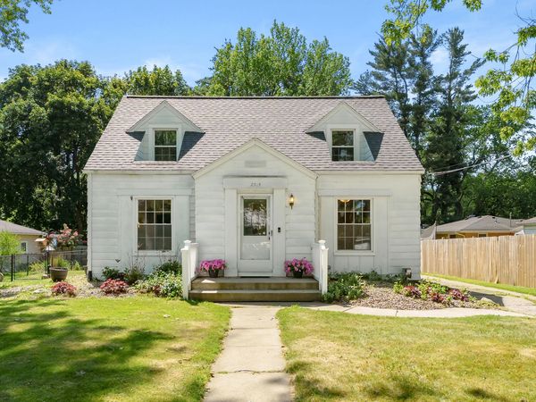 2315 Fairfield Avenue, Kalamazoo, MI 49048