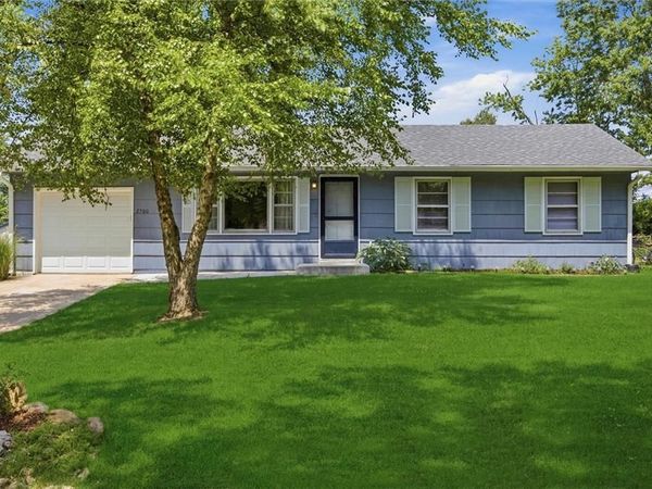 2500 Hillside Drive, Harrisonville, MO 64701