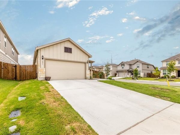 221 Compania DR, Liberty Hill, TX 78642