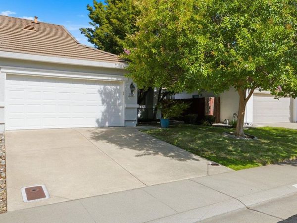 7957 Alpine View Dr, Roseville, CA 95757
