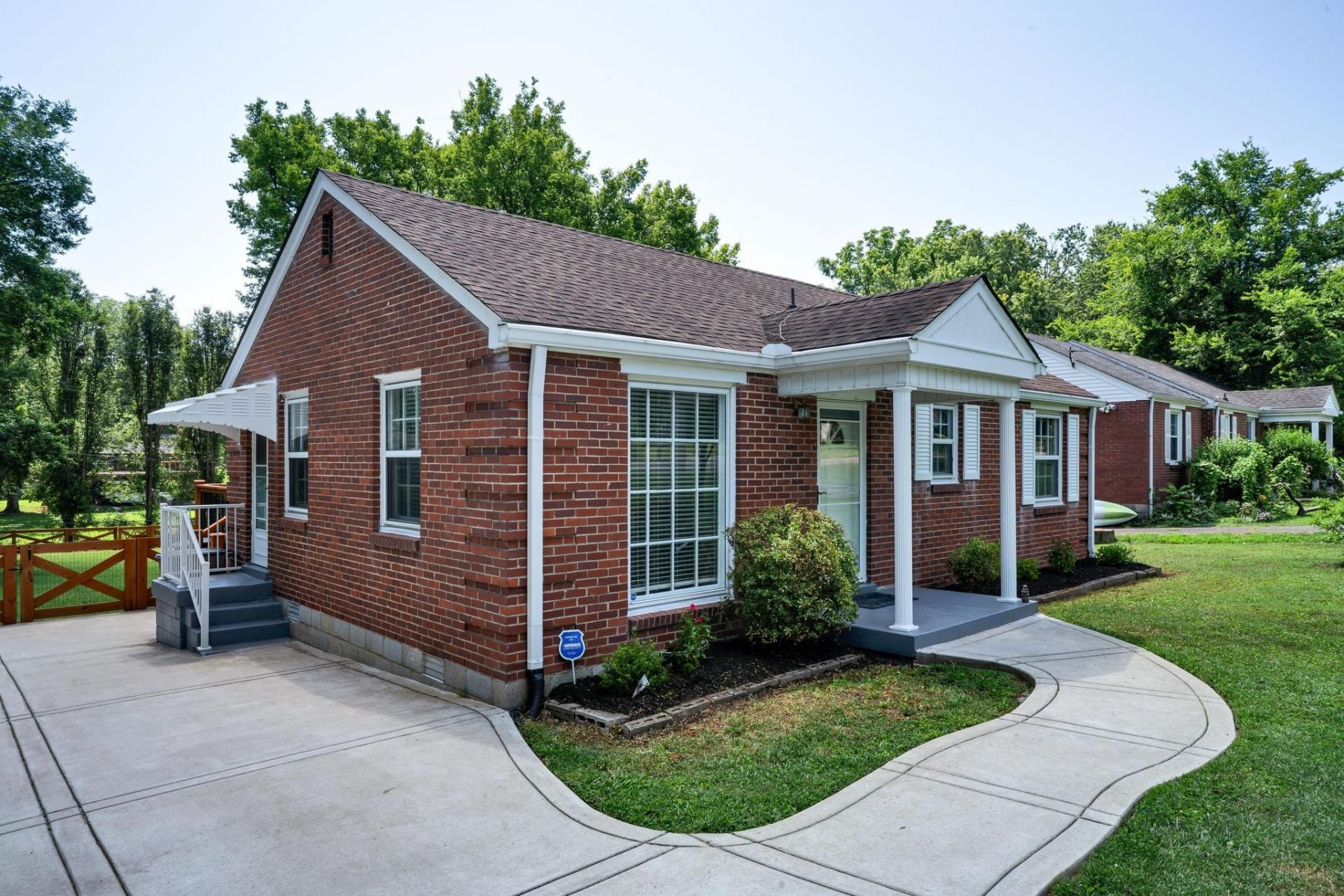 217 Ridgeway Dr , Nashville, TN 37214 Main Photo