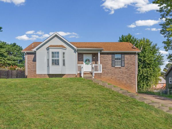 2020 Windroe Dr , Clarksville, TN 37042