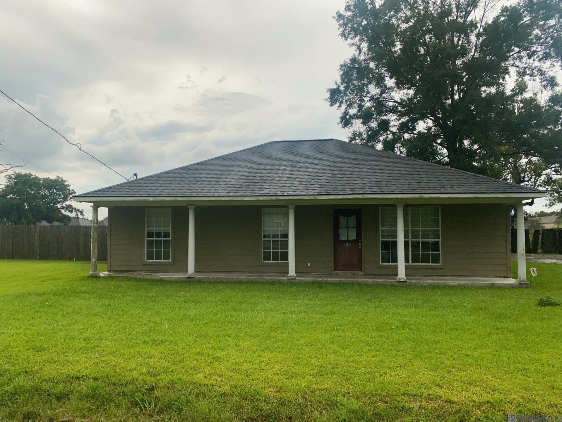 41185 Rhea St, Gonzales, LA 70737 Main Photo