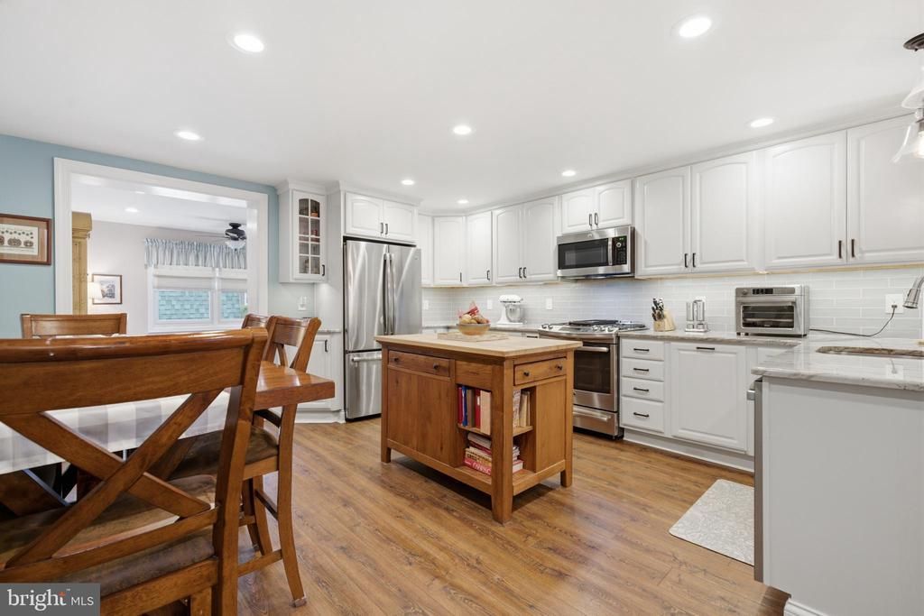 1084 CEDARWOOD ROAD , GLENOLDEN, PA 19036