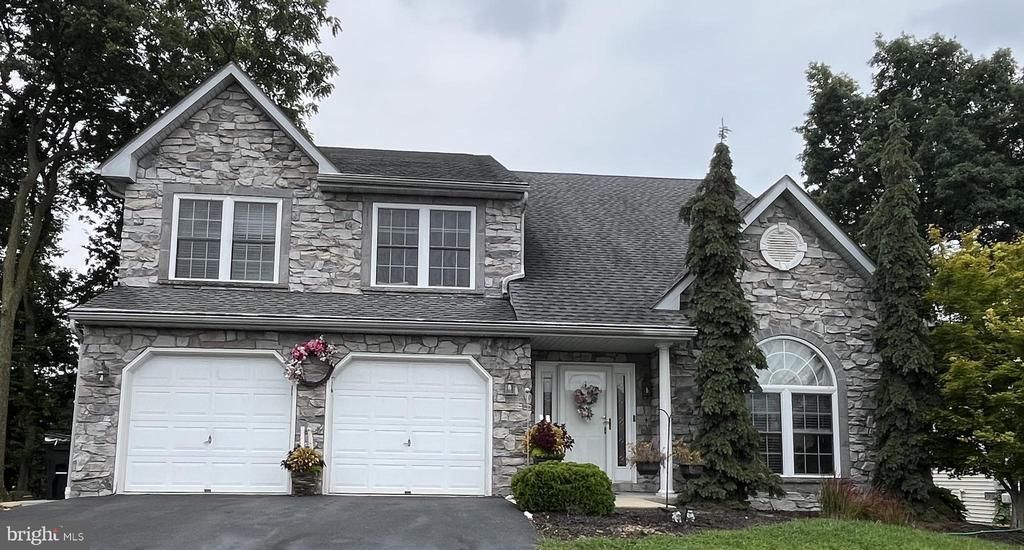 1036 MEADOW DRIVE, READING, PA 19605