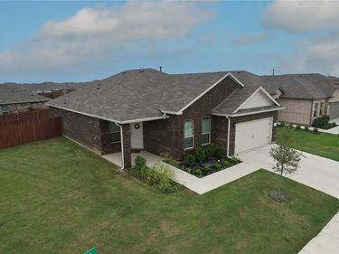 5201 Petal Meadows Drive, Fort Worth, TX 76179