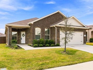 5201 Petal Meadows Drive, Fort Worth, TX 76179