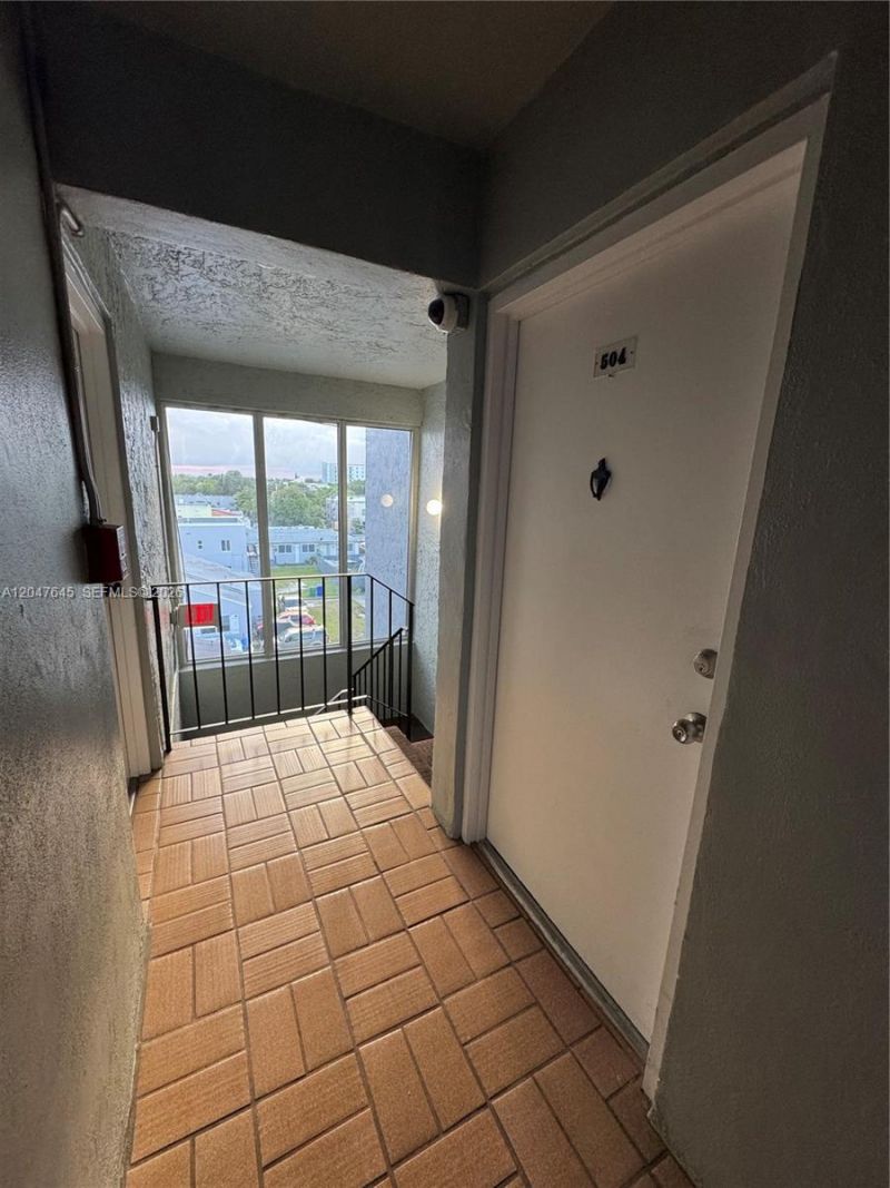 1933 SW 7th St , Unit 504, Miami, FL 33135 Photo
