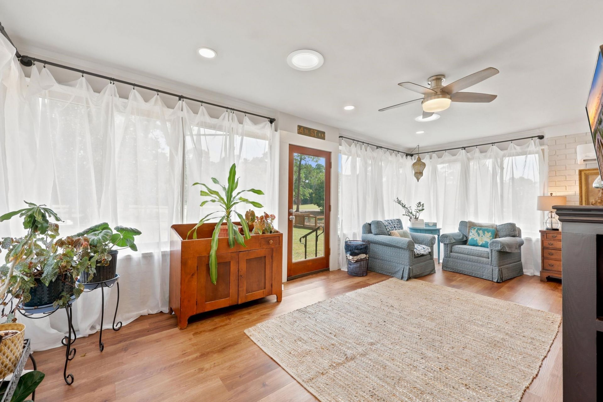 109 E Coker Ln.  Photo 17