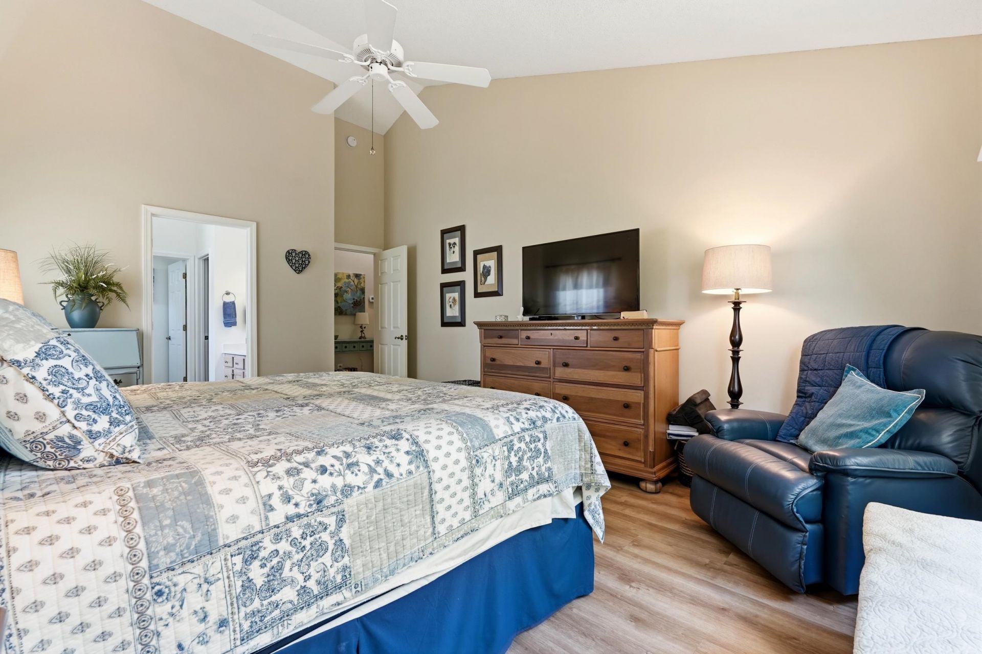 1732 Amberly Dr. Photo 11