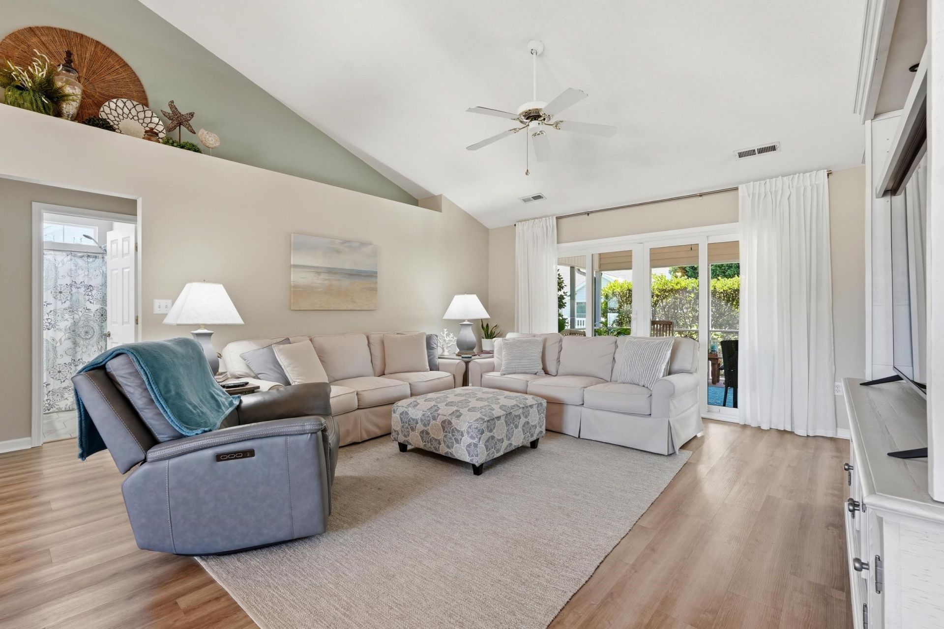 1732 Amberly Dr. Photo 4