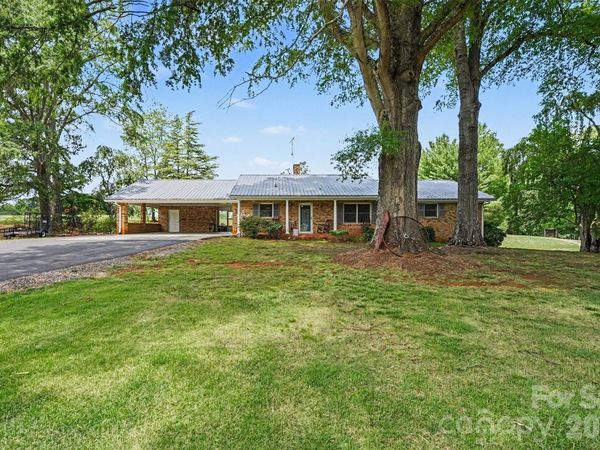 591 Mullis Road , Union Grove, NC 28689