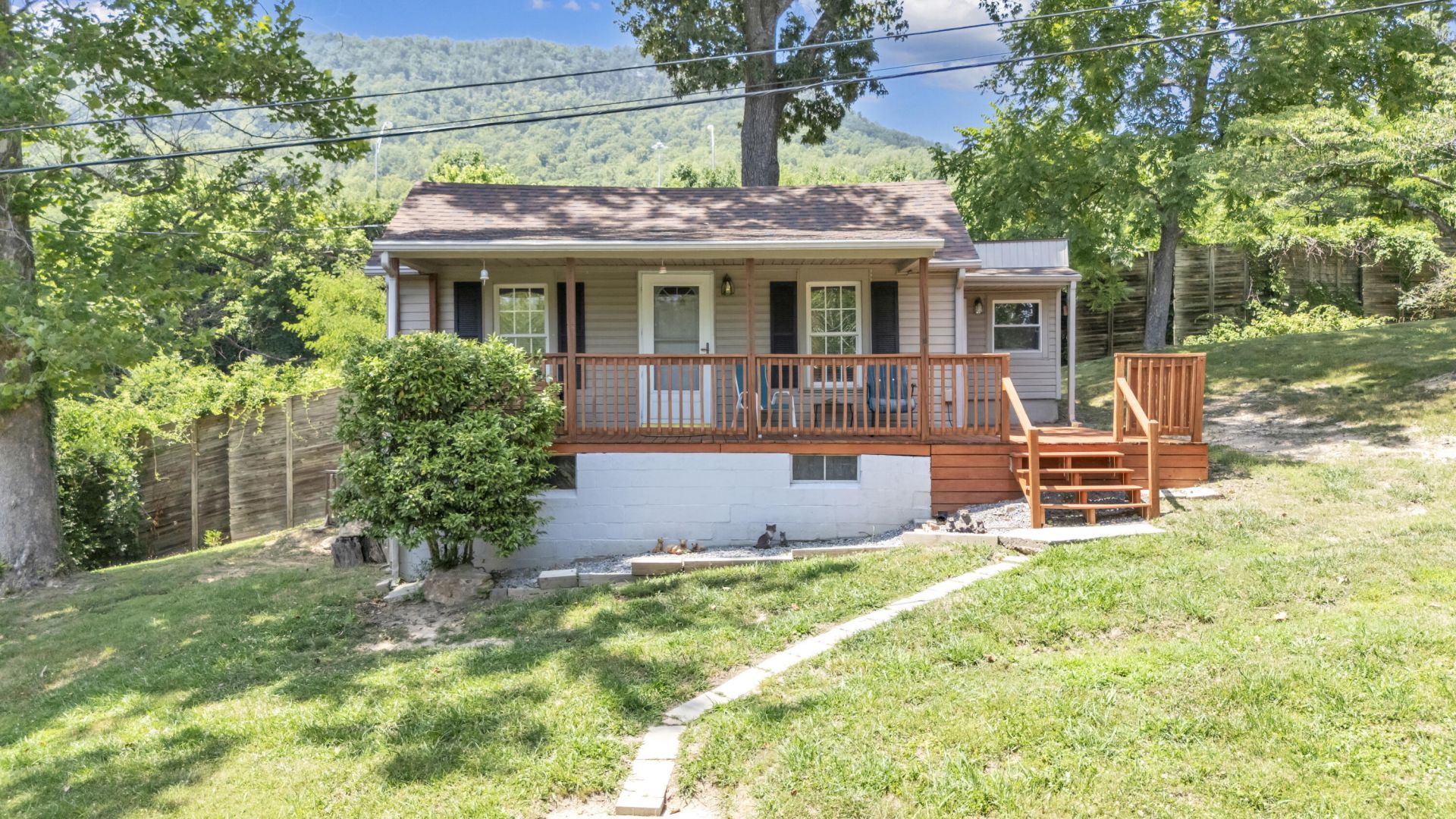 319 Bryant Rd, Roanoke, VA 24019 Main Photo