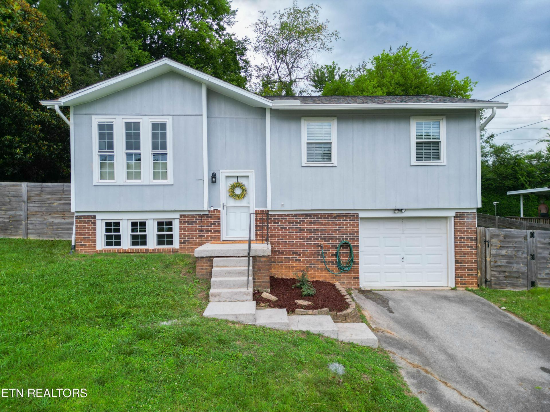 6105 Travis Drive, Knoxville, TN 37921 Main Photo