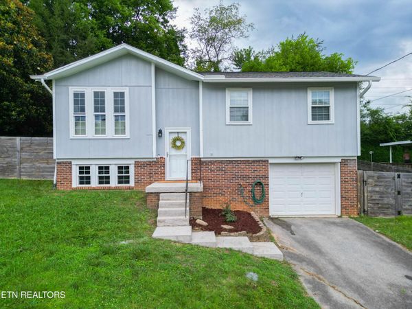 6105 Travis Drive, Knoxville, TN 37921