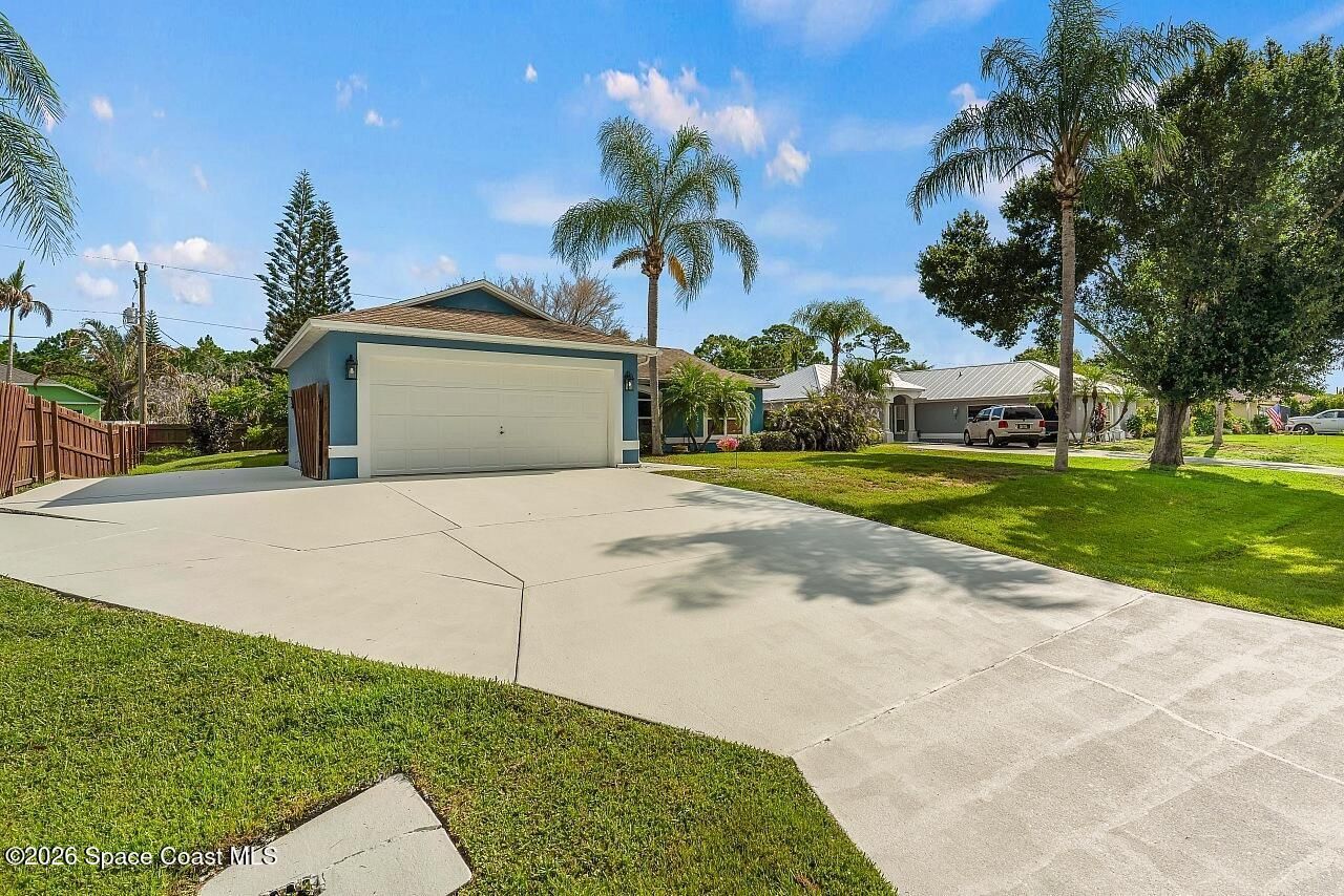 113 Justine Drive , Sebastian, FL 32958 Photo