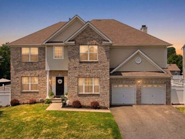 918 Timberline Dr, Jefferson, NJ 07849