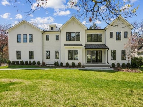 11 Addison Dr, Millburn, NJ 07078