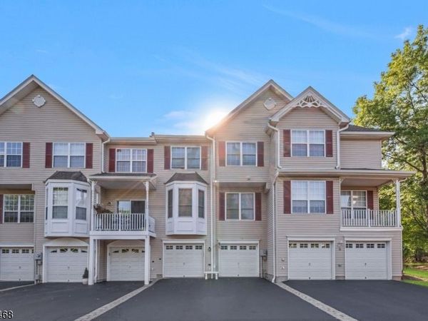 20 Windham Ct, Raritan, NJ 08822