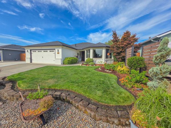 262 Summer Glen Way, Central Point, OR 97502