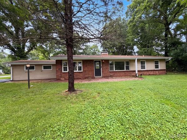 925 Woodcrest Lane , Hazelwood, MO 63042