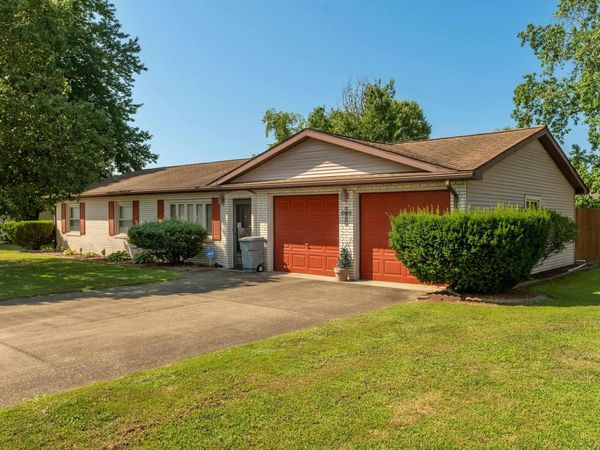 1002 OAKWOOD Drive, Marion, IL 62959