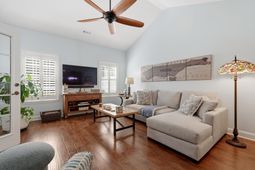 694 Botany Loop photo 4