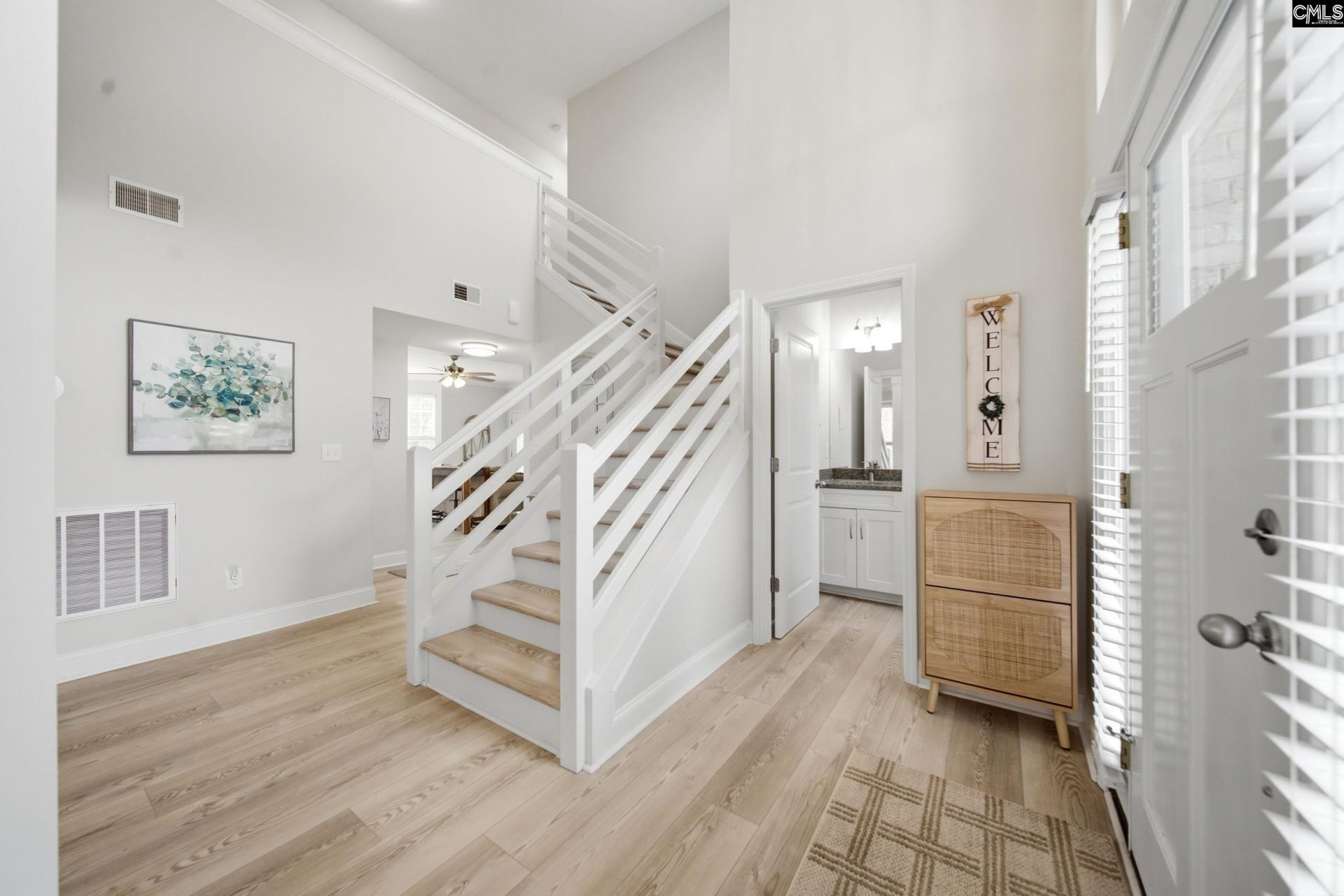 308 Pantigo Lane  Photo 4