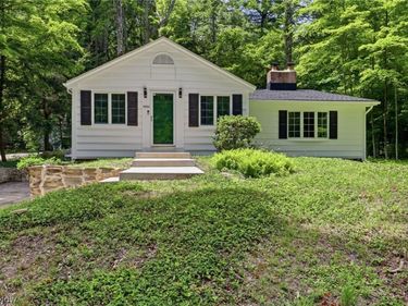2020 Woodstock Road, Gates Mills, OH 44040