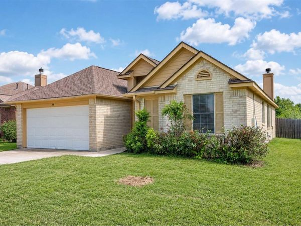 308 Meadowside DR , Hutto, TX 78634