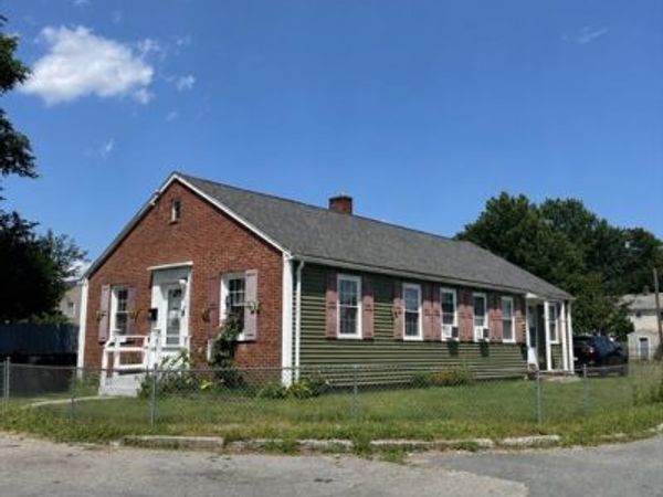 40 Ames St, Springfield, MA 01104