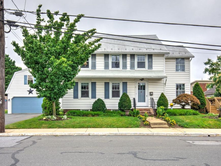 15 N Custer Avenue, New Holland, PA 17557 Main Photo