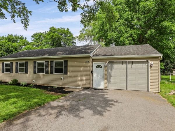144 Hyde Parkway, Palmyra, NY 14522