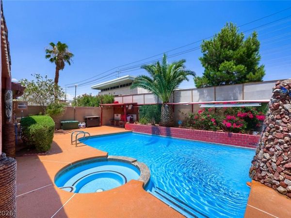 6712 Oak Valley Drive, Las Vegas, NV 89103
