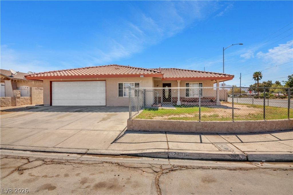 2410 E Oak Glen Way, Las Vegas, NV 89115 Main Photo