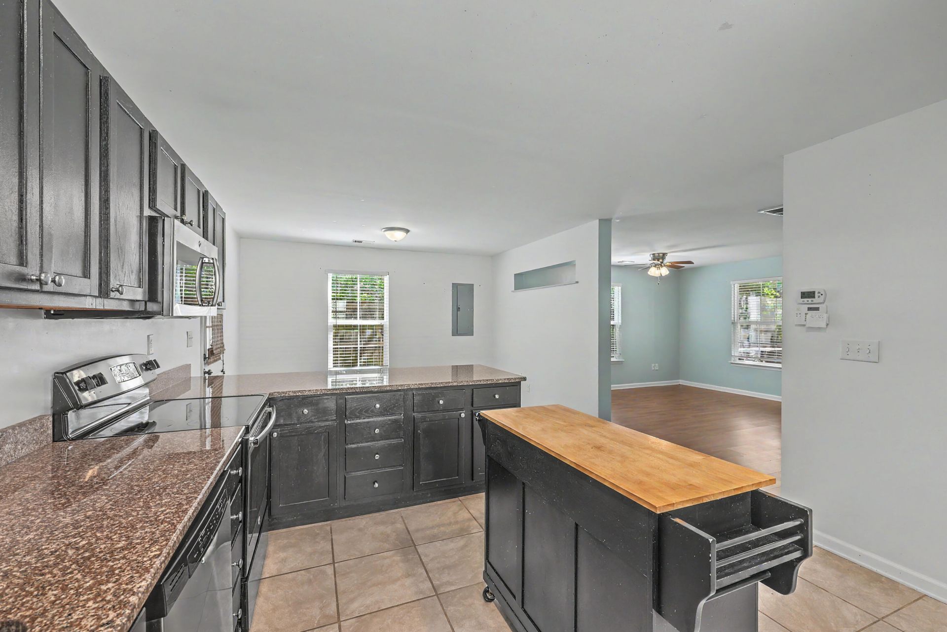 4425 Lambert Street Photo 9